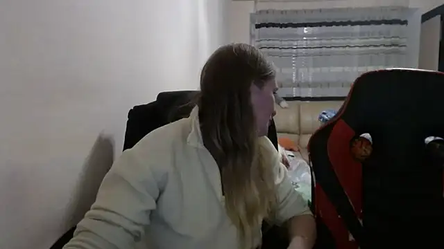 Snapshot of PeterAndJen chatting on November 6, 7:26 pm PeterAndJen online show from November 6, 7:26 pm