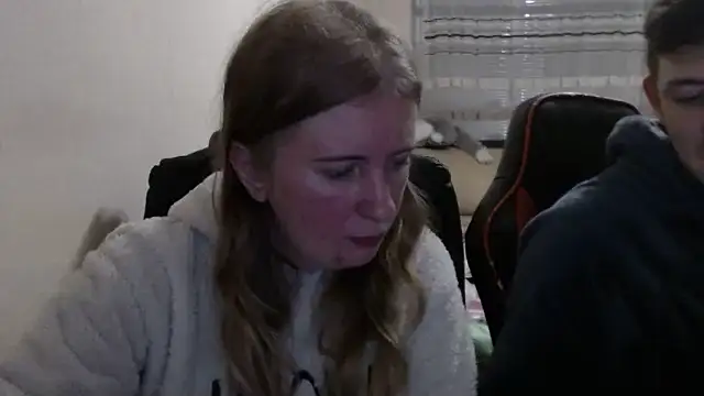 Snapshot of PeterAndJen chatting on November 9, 8:07 pm PeterAndJen online show from November 9, 8:07 pm