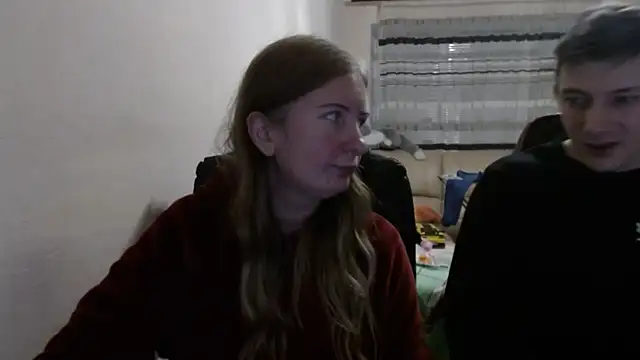 Snapshot of PeterAndJen chatting on November 16, 6:46 pm PeterAndJen online show from November 16, 6:46 pm