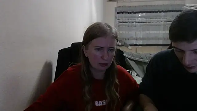 Snapshot of PeterAndJen chatting on November 17, 6:57 pm PeterAndJen online show from November 17, 6:57 pm