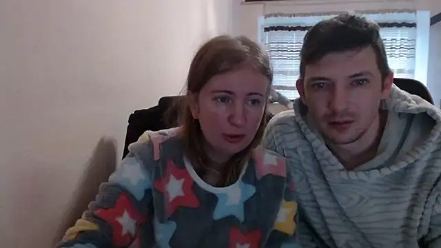 Snapshot of PeterAndJen chatting on November 23, 7:08 am PeterAndJen online show from November 23, 7:08 am