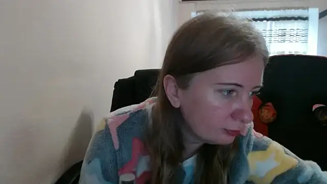 Snapshot of PeterAndJen chatting on November 26, 7:42 am PeterAndJen online show from November 26, 7:42 am