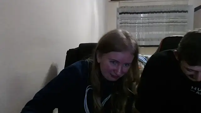 Snapshot of PeterAndJen chatting on December 3, 7:34 pm PeterAndJen online show from December 3, 7:34 pm