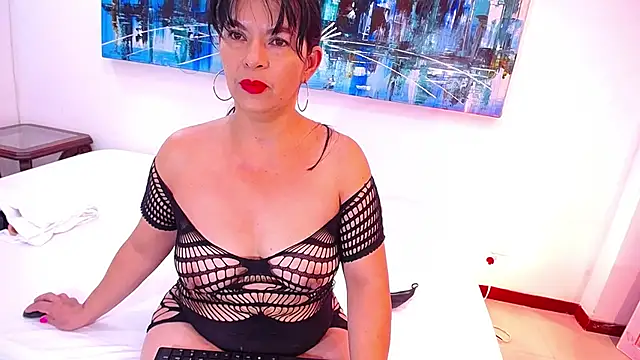 Snapshot of hornystepmommy chatting on March 2, 12:34 pm hornystepmommy online show from March 2, 12:34 pm