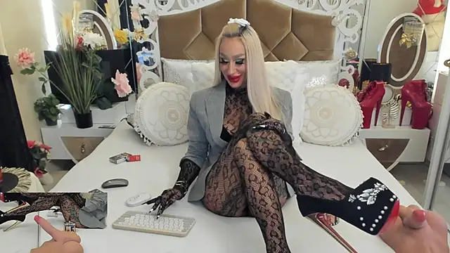 Snapshot of hotgirlsmoking_69xxx chatting on September 14, 3:00 pm hotgirlsmoking 69xxx online show from September 14, 3:00 pm