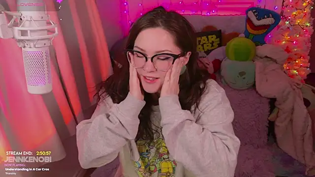 JennKenobi online show from December 3, 3:54 pm