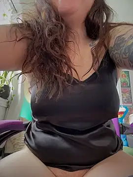 JennKenobi online show from February 26, 3:44 pm