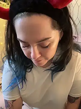 JennKenobi online show from June 12, 1:43 pm