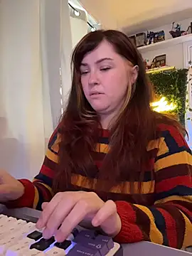JennKenobi online show from July 7, 4:00 pm