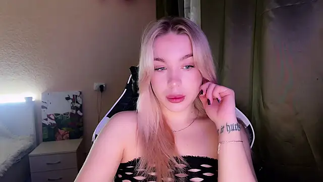 Snapshot of ariashaa chatting on November 6, 2:18 pm ariashaa online show from November 6, 2:18 pm