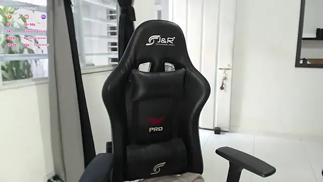 Snapshot of tamy_shine87 chatting on December 14, 5:40 pm tamy shine87 online show from December 14, 5:40 pm