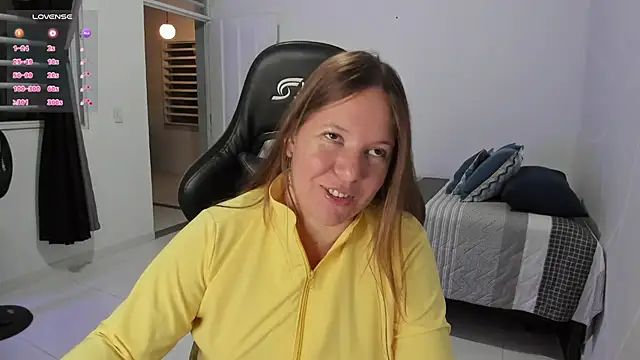 Snapshot of tamy_shine87 chatting on December 23, 2:20 am tamy shine87 online show from December 23, 2:20 am