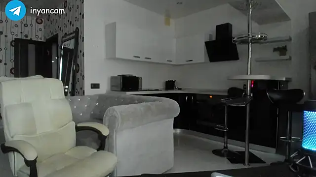 Snapshot of _in_yan chatting on December 22, 4:06 am in yan online show from December 22, 4:06 am