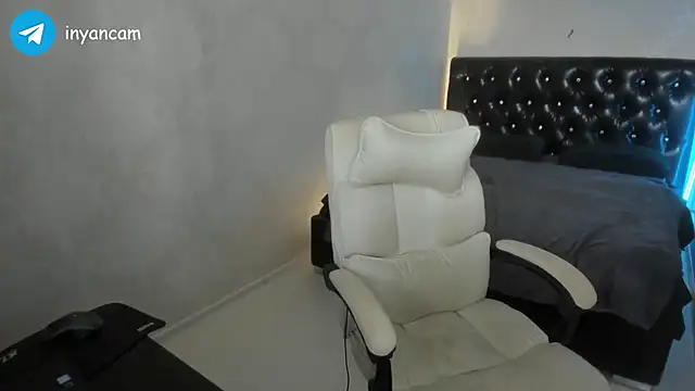 Snapshot of _in_yan chatting on January 22, 4:13 am in yan online show from January 22, 4:13 am