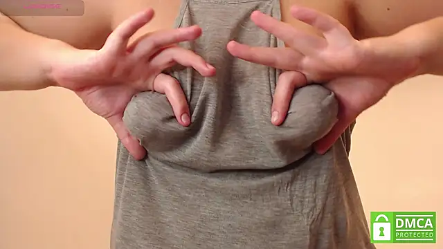 Snapshot of mollywayne chatting on December 27, 10:26 pm mollywayne online show from December 27, 10:26 pm