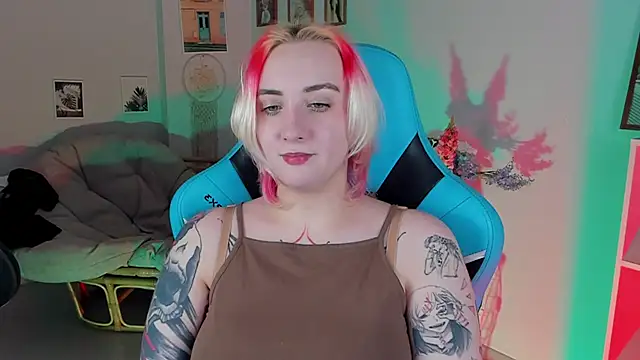 AsheLucker online show from February 22, 9:45 am