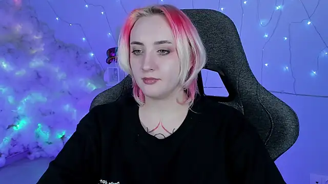 AsheLucker online show from February 24, 9:00 am