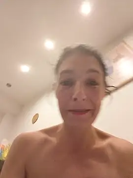 Snapshot of Sposini69 chatting on June 17, 11:05 pm Sposini69 online show from June 17, 11:05 pm