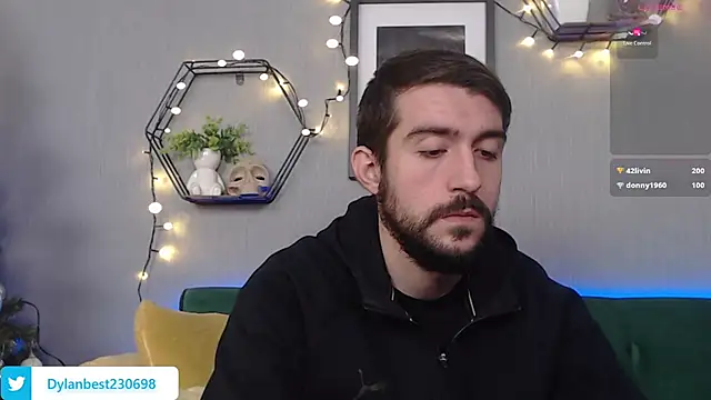 Snapshot of Dylan_Best chatting on December 18, 10:30 am Dylan Best online show from December 18, 10:30 am