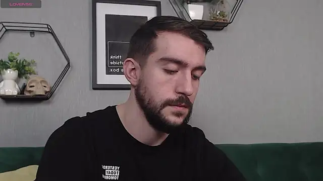 Snapshot of Dylan_Best chatting on February 10, 7:38 pm Dylan Best online show from February 10, 7:38 pm