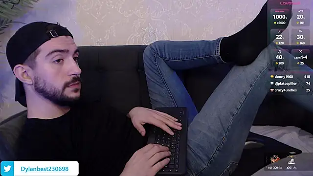 Snapshot of Dylan_Best chatting on February 16, 3:59 pm Dylan Best online show from February 16, 3:59 pm