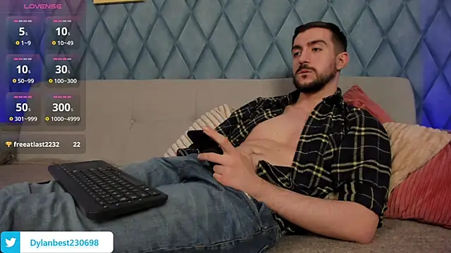 Snapshot of Dylan_Best chatting on March 18, 2:25 am Dylan Best online show from March 18, 2:25 am