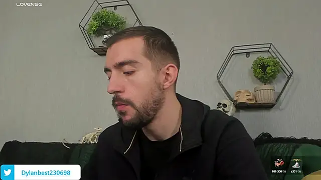 Snapshot of Dylan_Best chatting on October 16, 12:22 am Dylan Best online show from October 16, 12:22 am