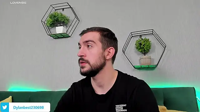 Snapshot of Dylan_Best chatting on November 5, 10:54 pm Dylan Best online show from November 5, 10:54 pm