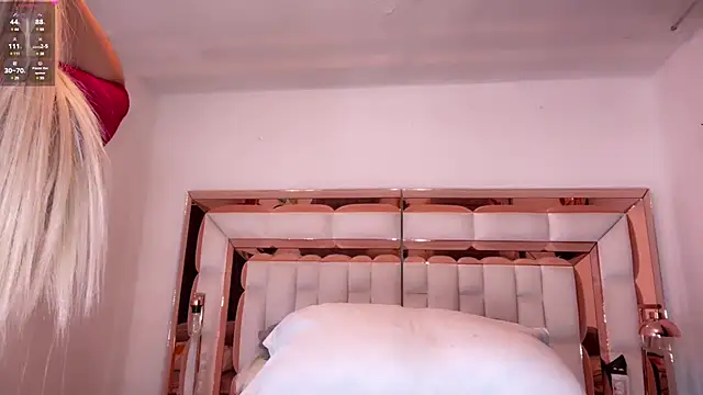 Snapshot of im_yours_01 chatting on January 26, 3:38 am im yours 01 online show from January 26, 3:38 am