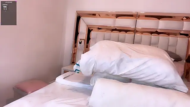 Snapshot of im_yours_01 chatting on March 17, 5:56 am im yours 01 online show from March 17, 5:56 am