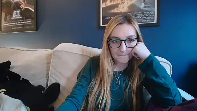 Snapshot of short_sweetpea chatting on October 21, 4:30 pm short sweetpea online show from October 21, 4:30 pm