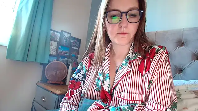 Snapshot of short_sweetpea chatting on November 30, 9:35 am short sweetpea online show from November 30, 9:35 am