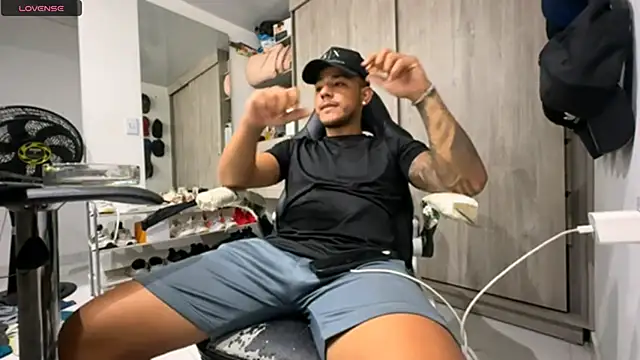 Snapshot of jordylatin20 chatting on November 11, 11:49 pm jordylatin20 online show from November 11, 11:49 pm