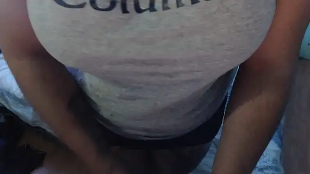 Snapshot of Hilarybunnyy chatting on December 2, 10:56 pm Hilarybunnyy online show from December 2, 10:56 pm