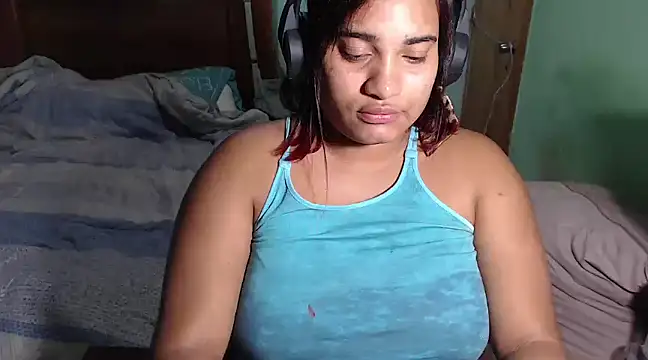 Snapshot of Hilarybunnyy chatting on March 6, 12:32 am Hilarybunnyy online show from March 6, 12:32 am