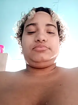 Snapshot of Hilarybunnyy chatting on February 2, 7:23 pm Hilarybunnyy online show from February 2, 7:23 pm