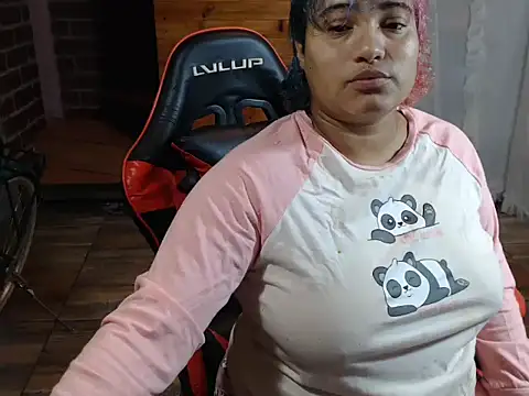 Snapshot of Hilarybunnyy chatting on March 17, 12:59 am Hilarybunnyy online show from March 17, 12:59 am