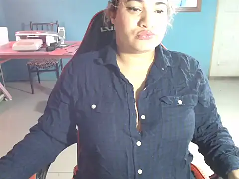 Snapshot of Hilarybunnyy chatting on May 13, 4:59 pm Hilarybunnyy online show from May 13, 4:59 pm