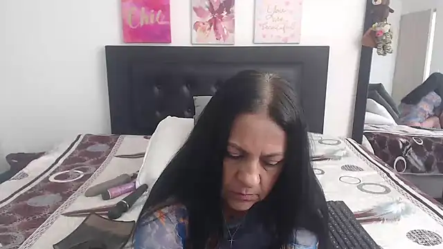 Snapshot of katiehotx chatting on November 8, 7:34 pm katiehotx online show from November 8, 7:34 pm