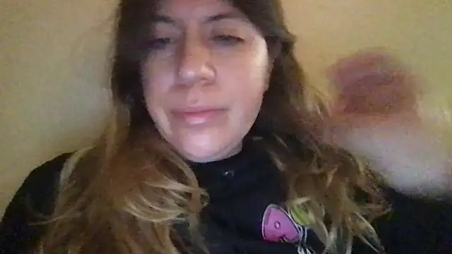 Snapshot of HYPHYtype chatting on February 1, 4:14 am HYPHYtype online show from February 1, 4:14 am