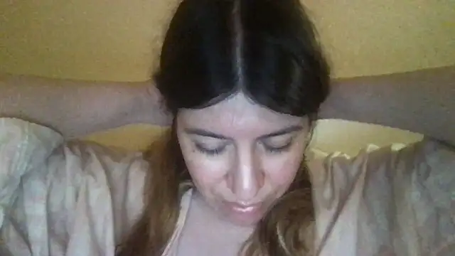 Snapshot of HYPHYtype chatting on February 4, 2:39 am HYPHYtype online show from February 4, 2:39 am