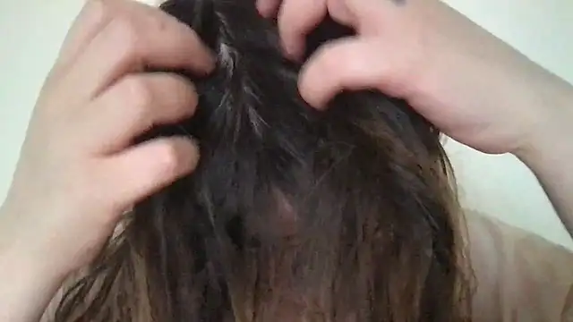 Snapshot of HYPHYtype chatting on February 25, 4:31 pm HYPHYtype online show from February 25, 4:31 pm