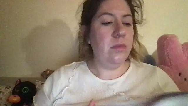 Snapshot of HYPHYtype chatting on October 6, 2:42 am HYPHYtype online show from October 6, 2:42 am