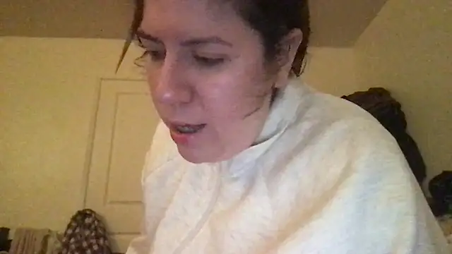 Snapshot of HYPHYtype chatting on October 13, 5:07 am HYPHYtype online show from October 13, 5:07 am