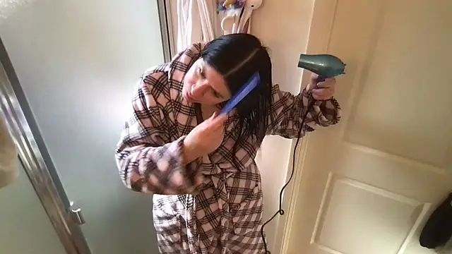 Snapshot of HYPHYtype chatting on November 2, 7:27 pm HYPHYtype online show from November 2, 7:27 pm