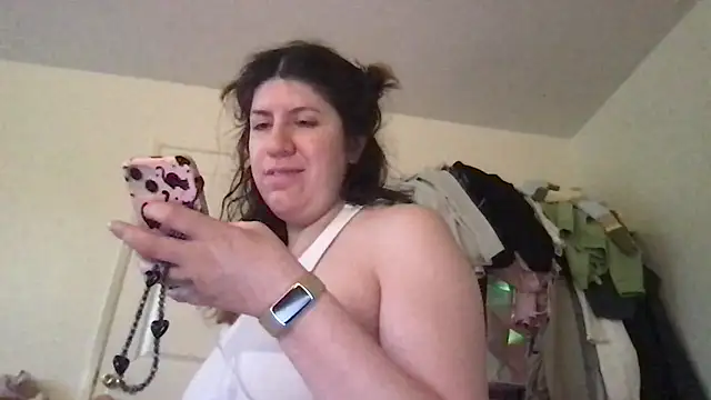 Snapshot of HYPHYtype chatting on November 12, 12:22 am HYPHYtype online show from November 12, 12:22 am