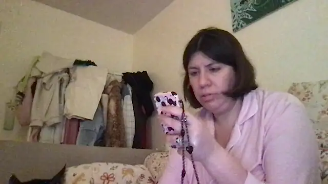 Snapshot of HYPHYtype chatting on December 2, 7:57 am HYPHYtype online show from December 2, 7:57 am