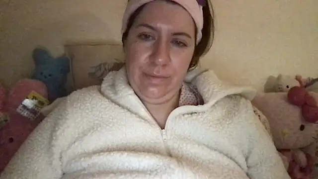 Snapshot of HYPHYtype chatting on December 19, 9:49 am HYPHYtype online show from December 19, 9:49 am