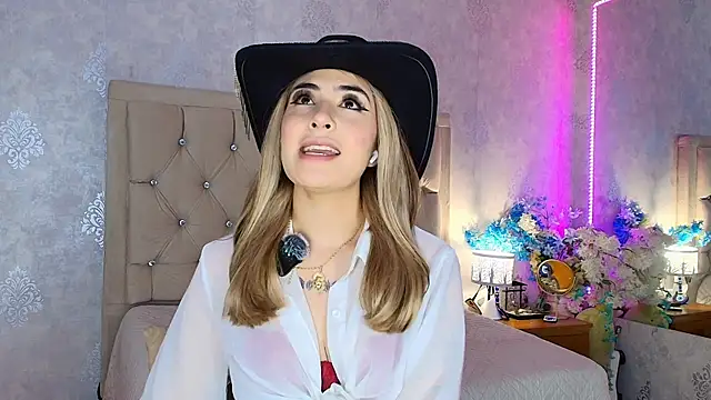 Snapshot of nini_love01 chatting on July 4, 3:56 am nini love01 online show from July 4, 3:56 am