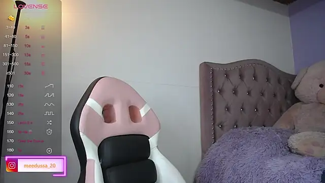 Snapshot of meedussa_20_ chatting on January 16, 5:53 am meedussa 20 online show from January 16, 5:53 am